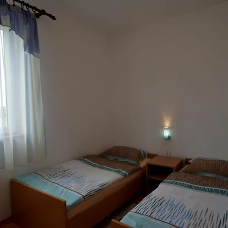 アパート In Vrvari With Balcony, Air Conditioning, Wifi, Washing Machine *