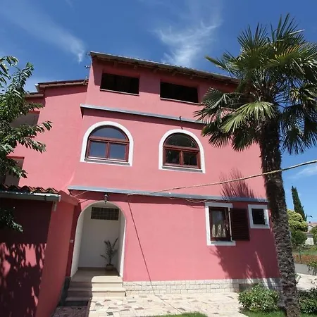 In Vrvari With Balcony, Air Conditioning, Wifi, Washing Machine アパート