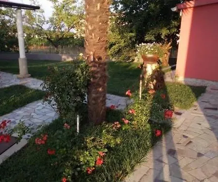 In Vrvari With Balcony, Air Conditioning, Wifi, Washing Machine 公寓 波雷奇