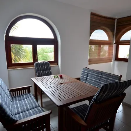 In Vrvari With Balcony, Air Conditioning, Wifi, Washing Machine * 波雷奇