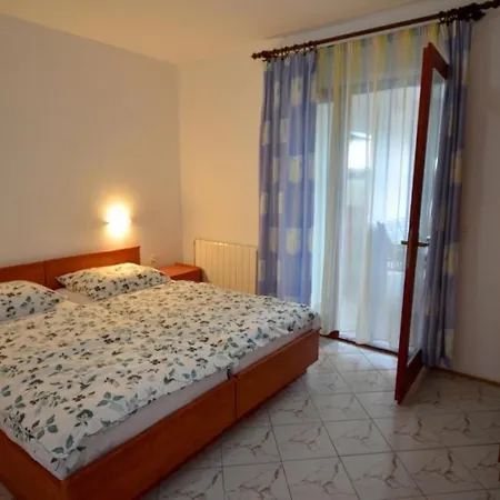 公寓 In Vrvari With Balcony, Air Conditioning, Wifi, Washing Machine *