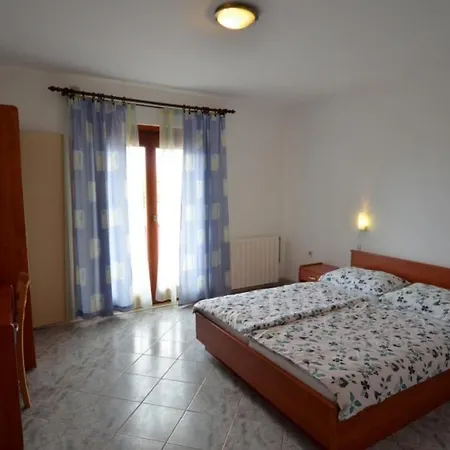公寓 In Vrvari With Balcony, Air Conditioning, Wifi, Washing Machine *